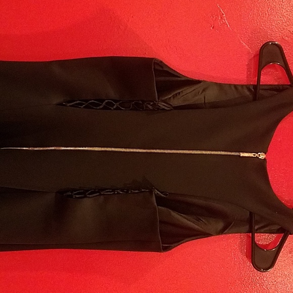 Guess By Marciano- black flute dress - Picture 2 of 6